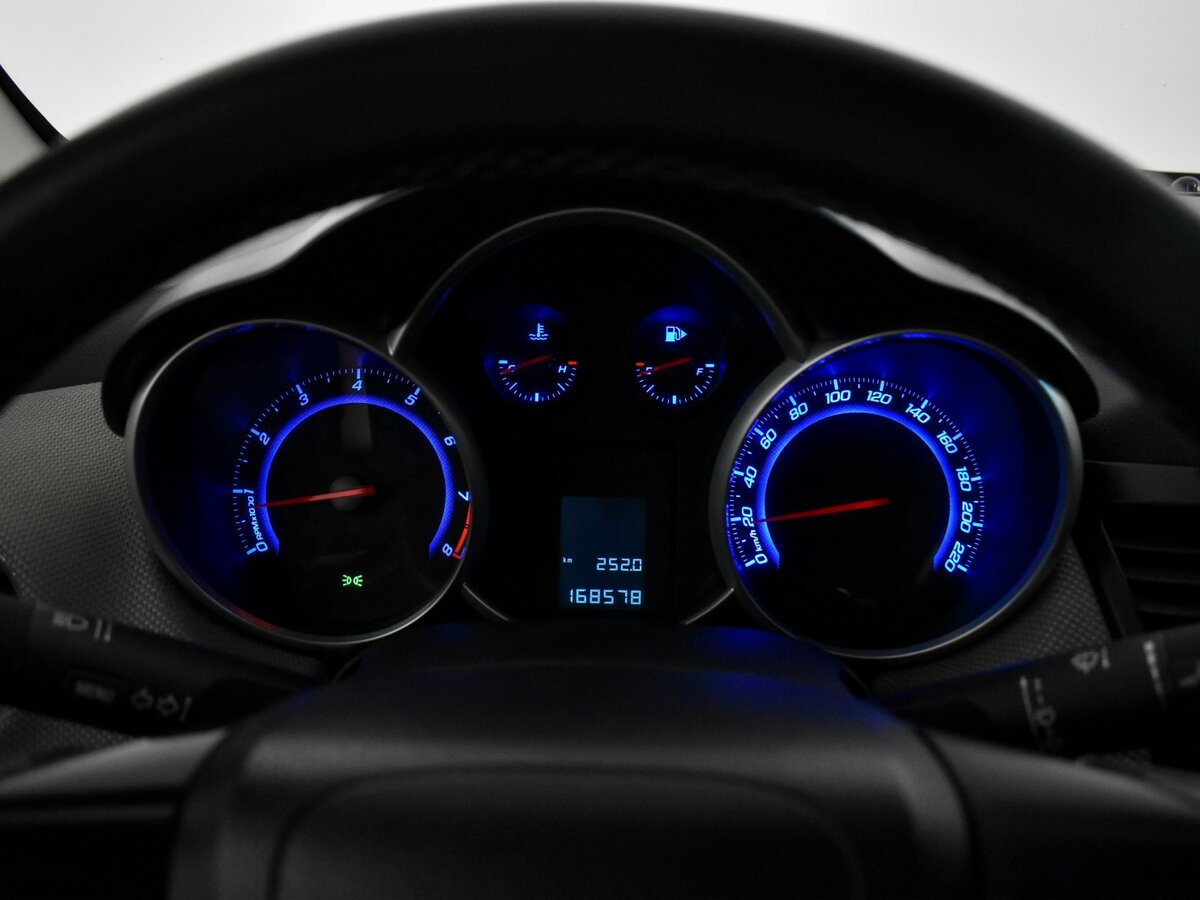 Chevrolet Cruze с пробегом — 2012 год. Фото: #17