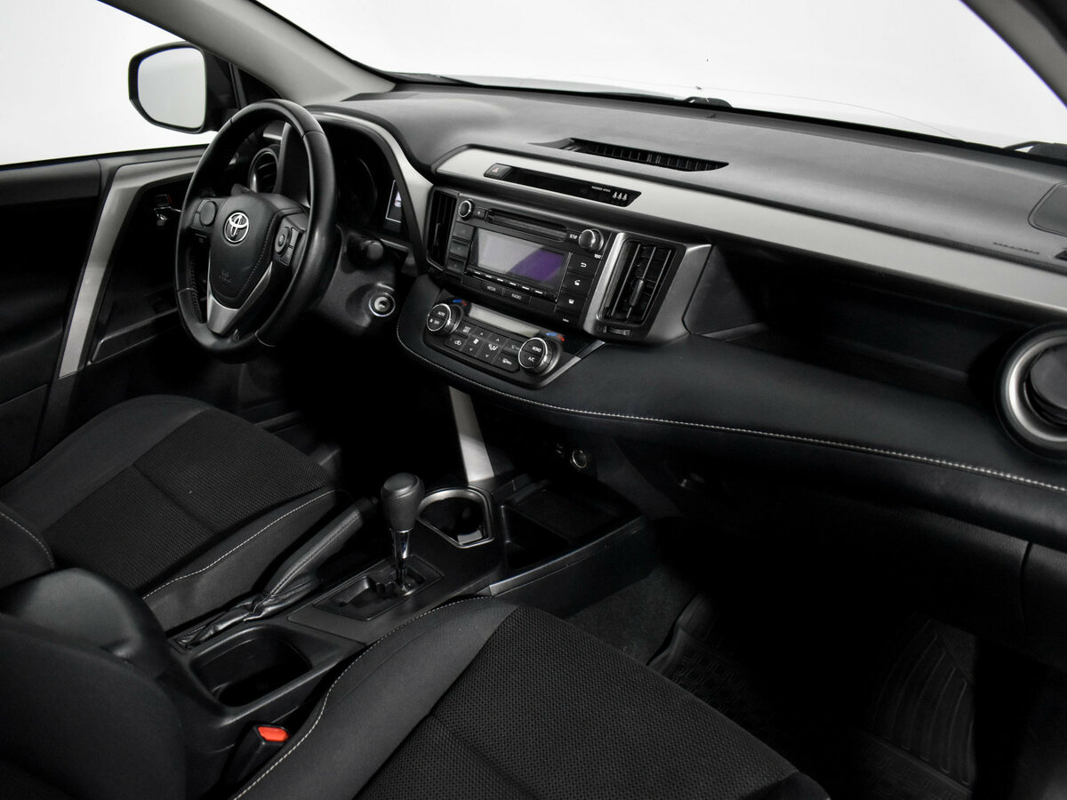 Toyota RAV4 с пробегом — 2018 год. Фото: #11