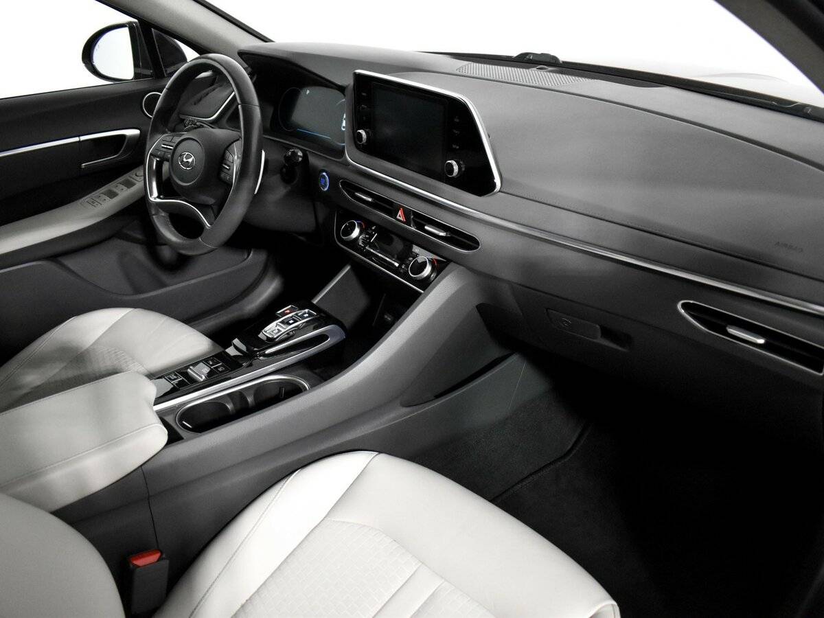 Hyundai Sonata с пробегом — 2020 год. Фото: #9
