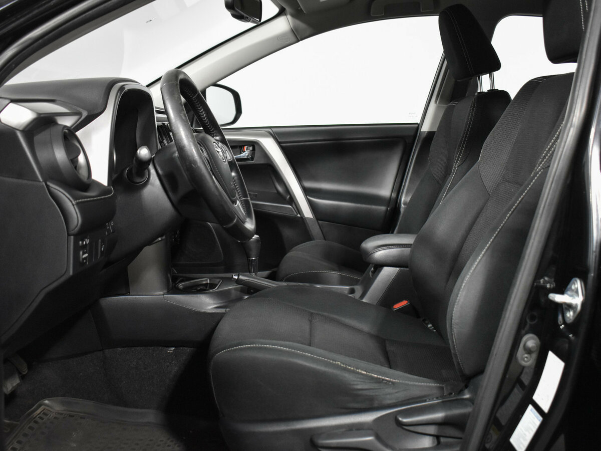 Toyota RAV4 с пробегом — 2018 год. Фото: #9