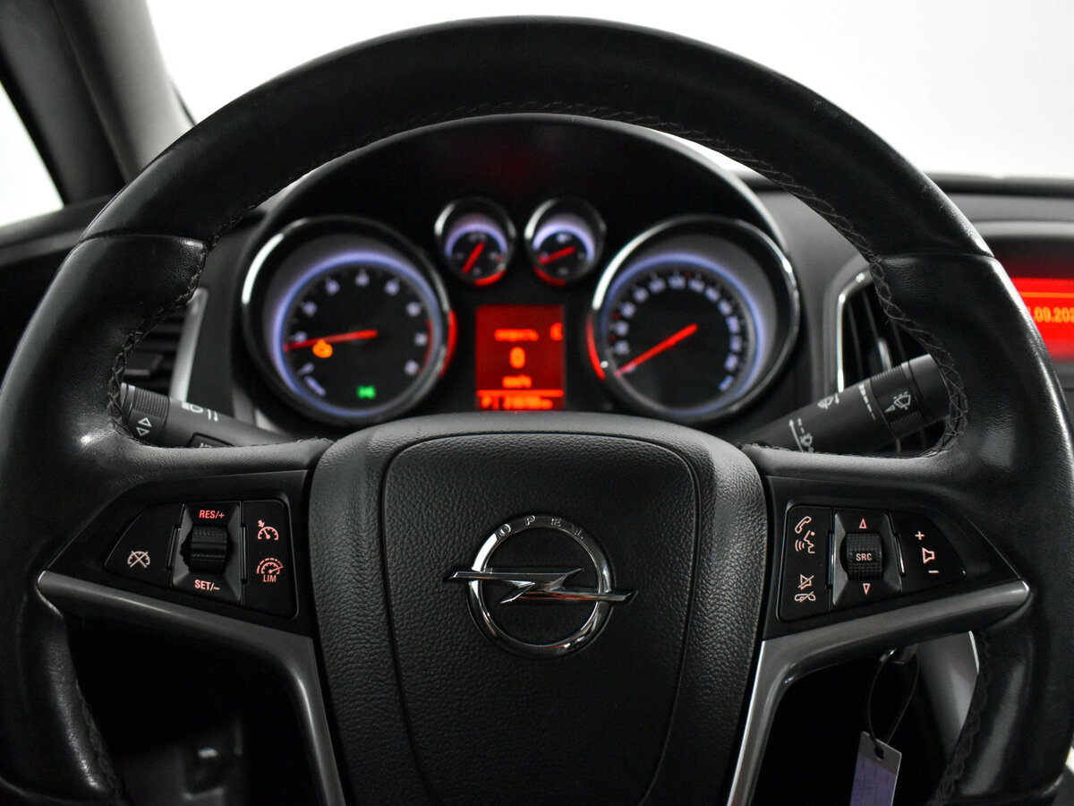 Opel Astra с пробегом — 2013 год. Фото: #12