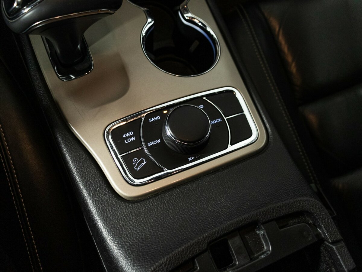 Jeep Grand Cherokee с пробегом — 2015 год. Фото: #19