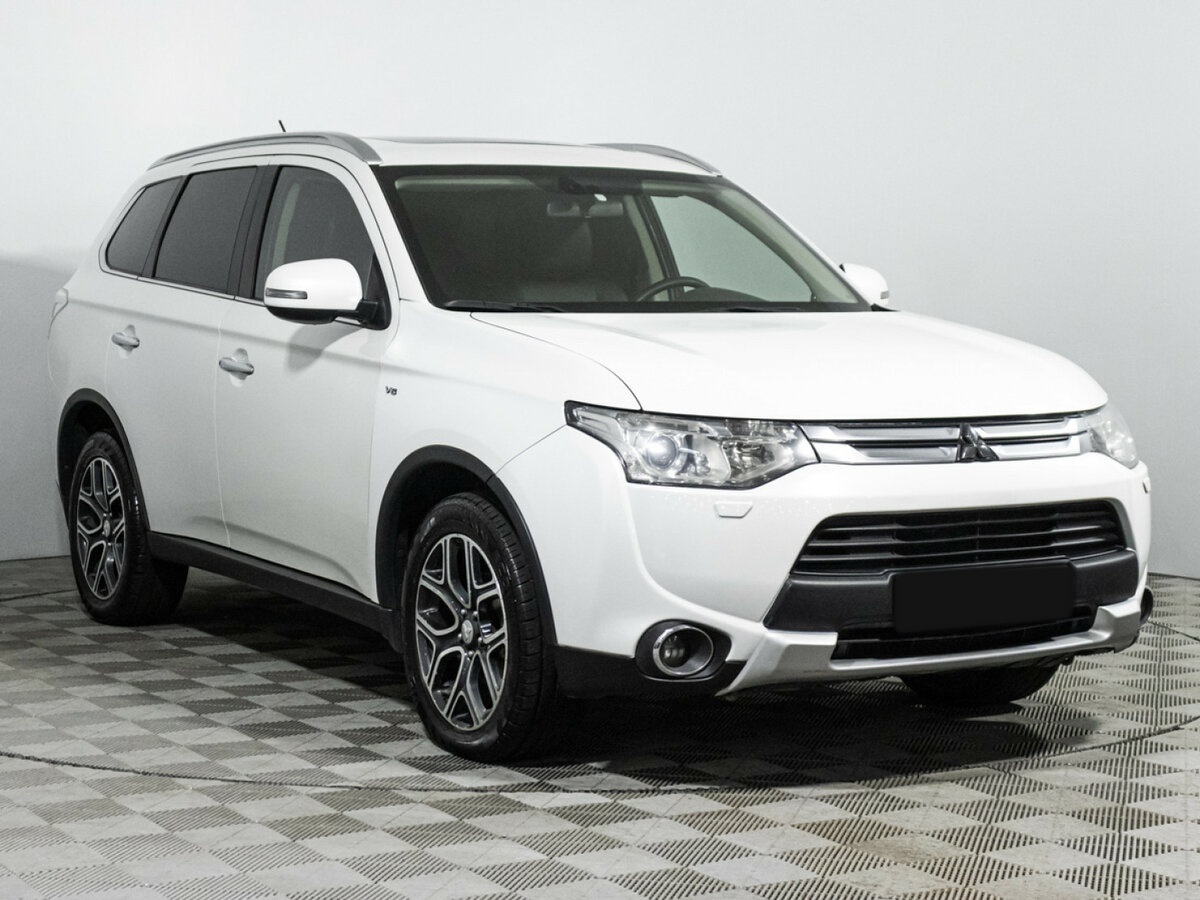 Mitsubishi Outlander с пробегом — 2014 год. Фото: #2