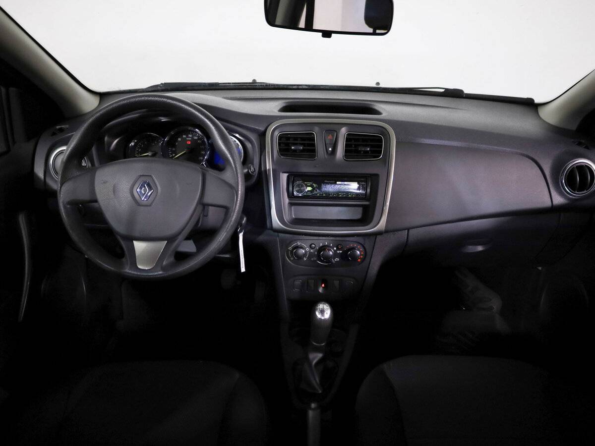 Renault Logan с пробегом — 2015 год. Фото: #8