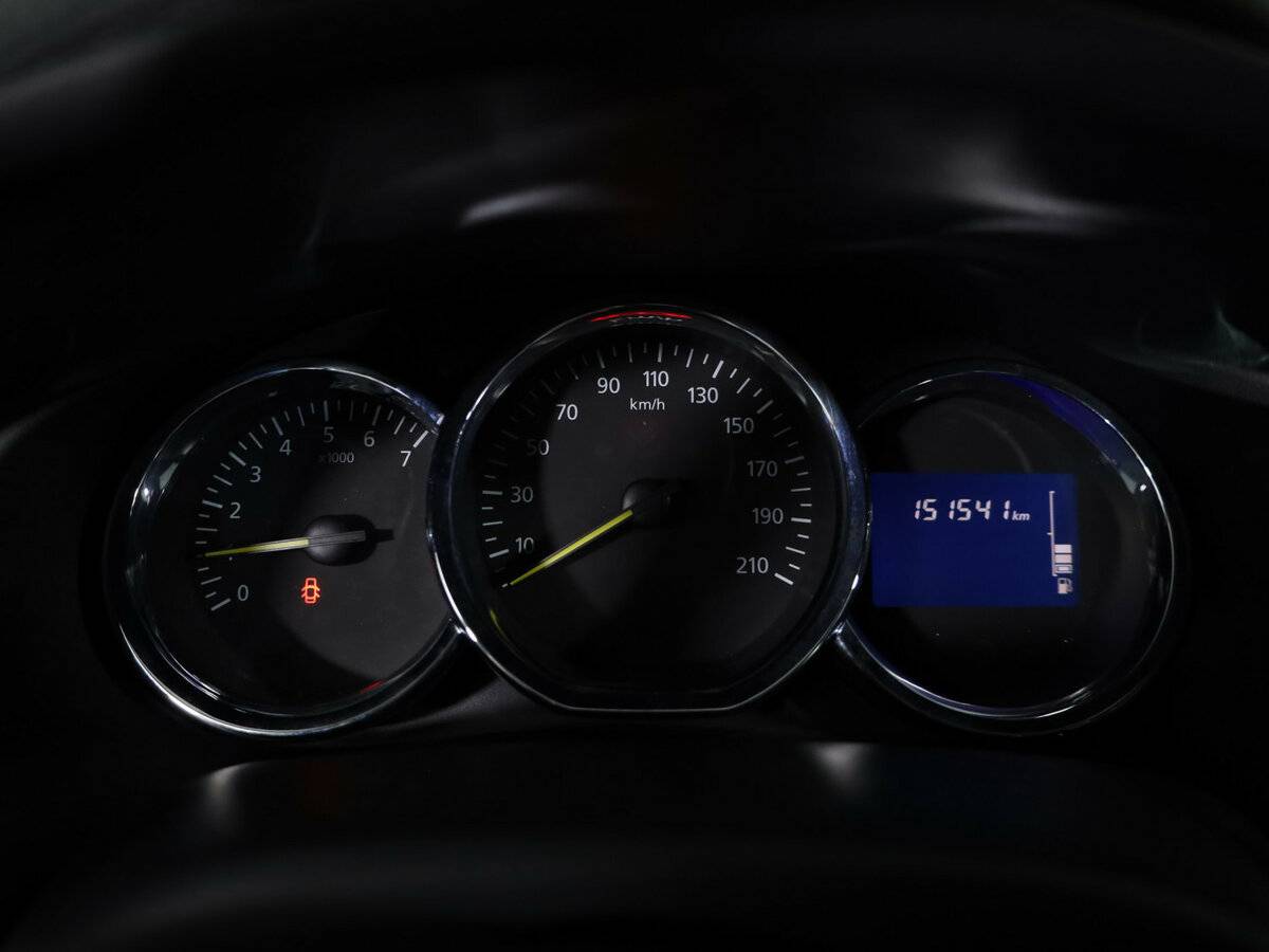 Renault Logan с пробегом — 2015 год. Фото: #13