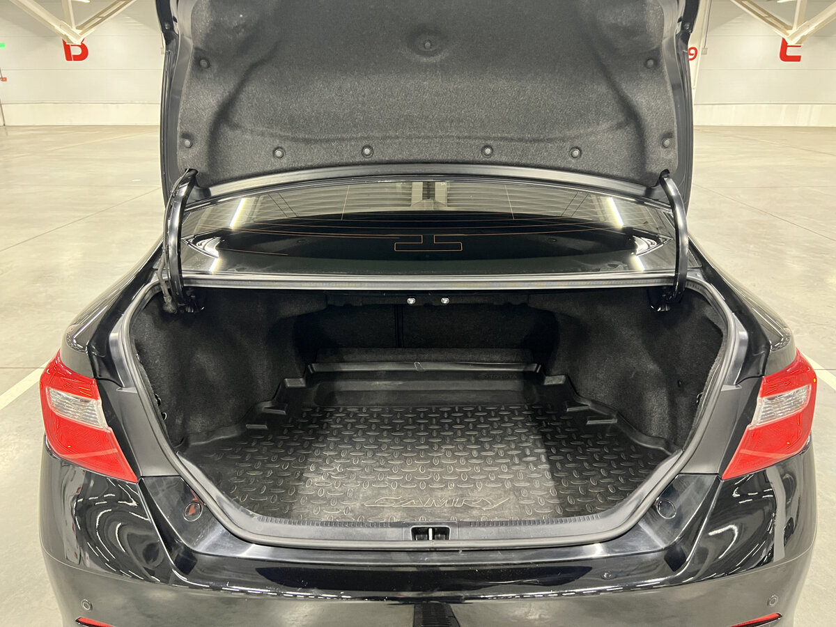 Toyota Camry с пробегом — 2013 год. Фото: #9