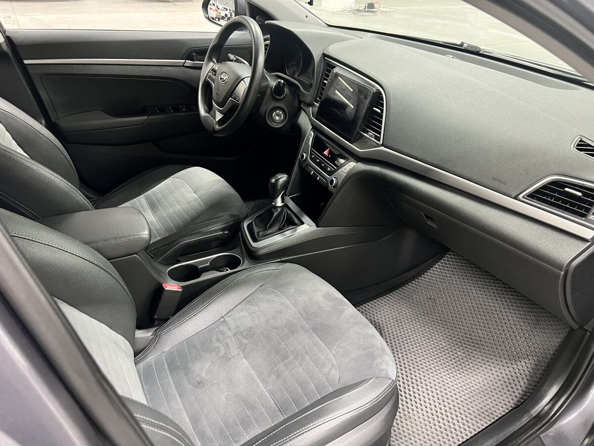 Hyundai Elantra с пробегом — 2016 год. Фото: #10