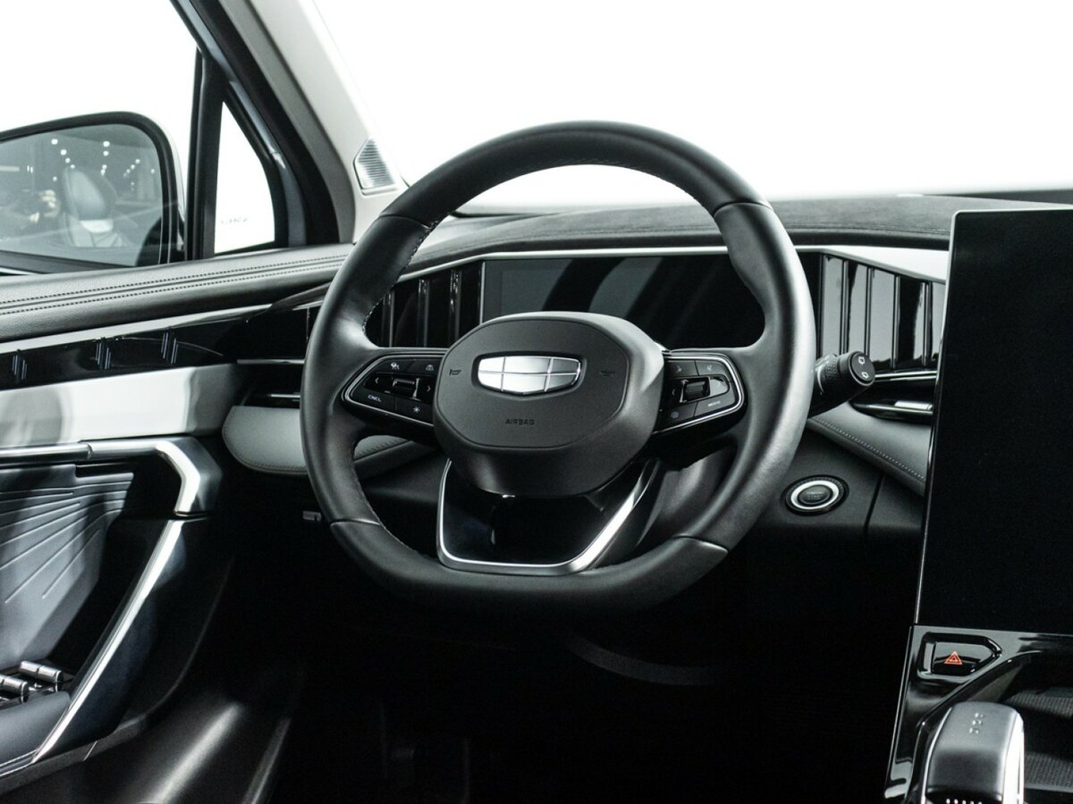 Geely Atlas с пробегом — 2024 год. Фото: #19