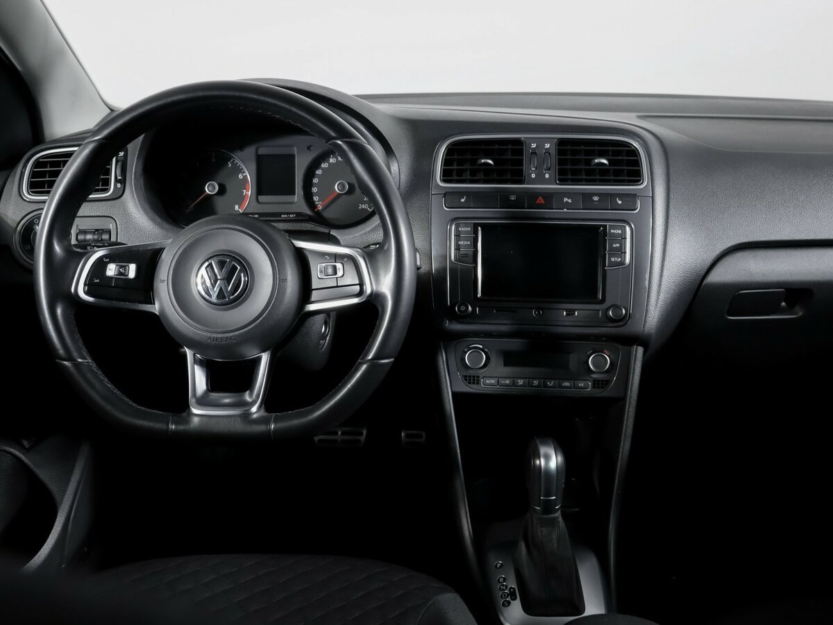 Volkswagen Polo с пробегом — 2018 год. Фото: #9