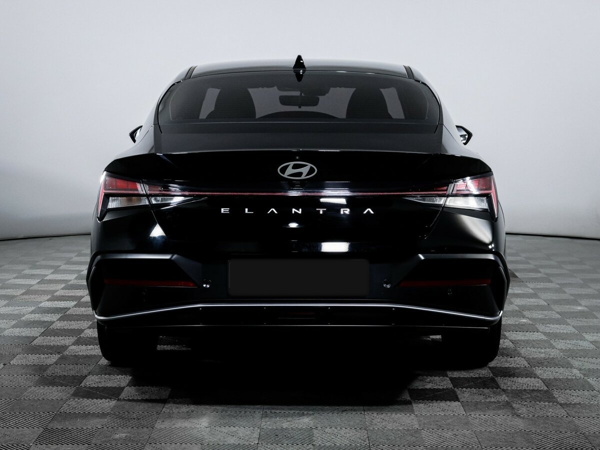 Hyundai Elantra с пробегом — 2023 год. Фото: #4
