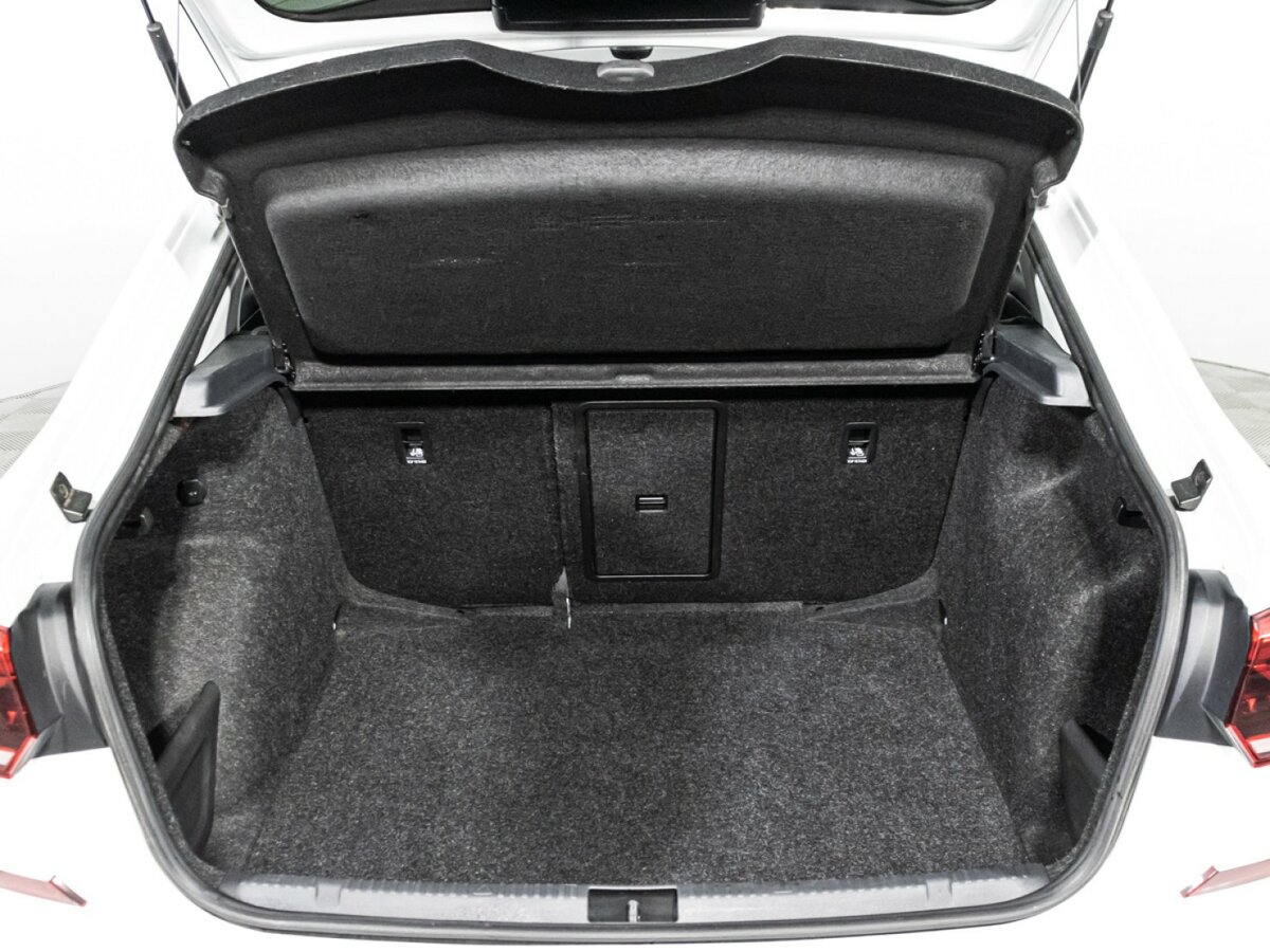 Volkswagen Polo с пробегом — 2020 год. Фото: #13