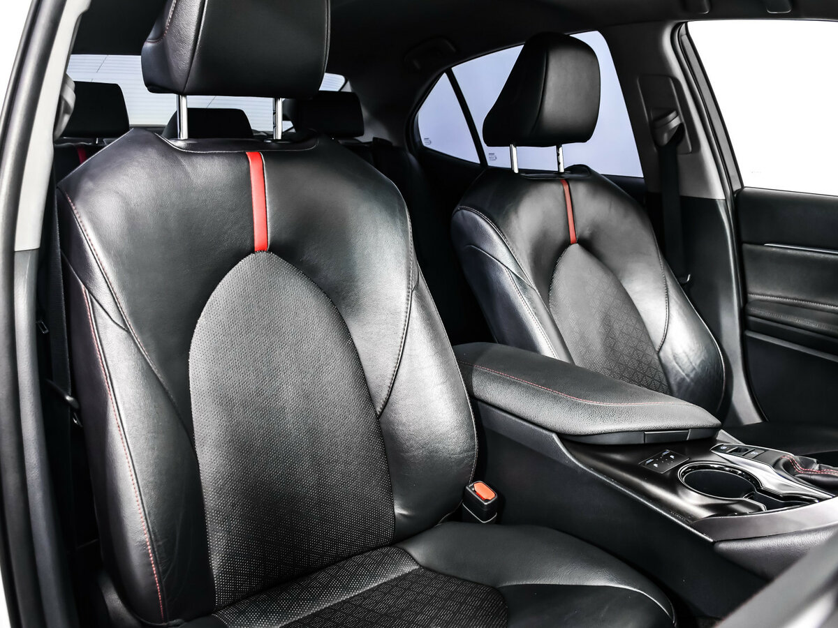 Toyota Camry с пробегом — 2021 год. Фото: #13