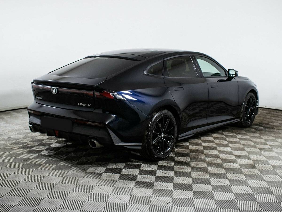 Changan UNI-V с пробегом — 2022 год. Фото: #3