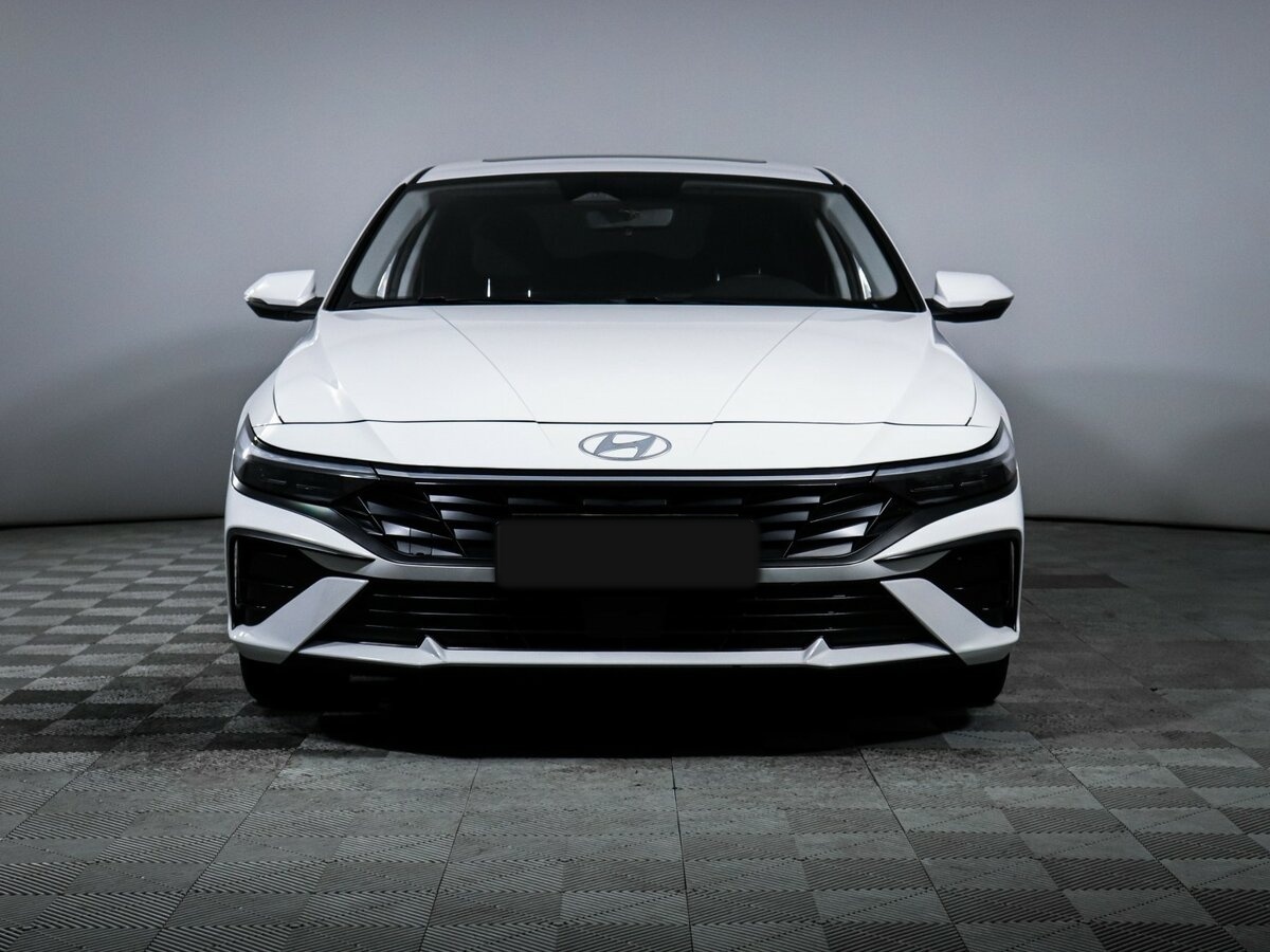Hyundai Elantra с пробегом — 2024 год. Фото: #1