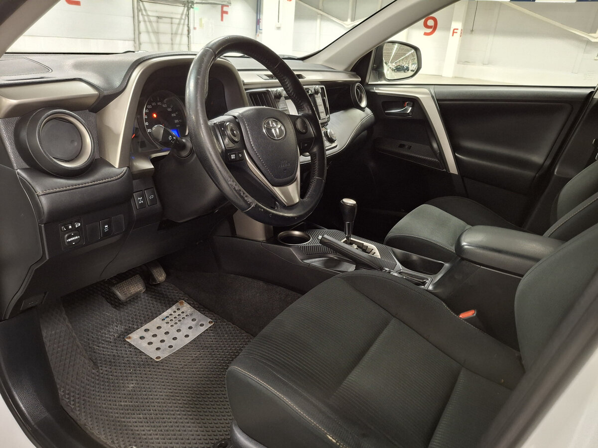 Toyota RAV4 с пробегом — 2014 год. Фото: #15