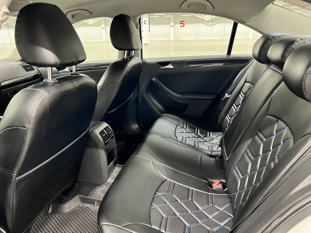 Volkswagen Jetta с пробегом — 2016 год. Фото: #11