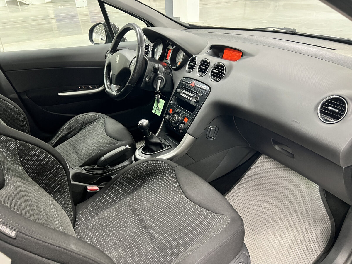 Peugeot 308 с пробегом — 2012 год. Фото: #10