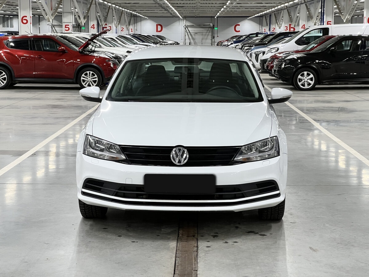 Volkswagen Jetta с пробегом — 2016 год. Фото: #1