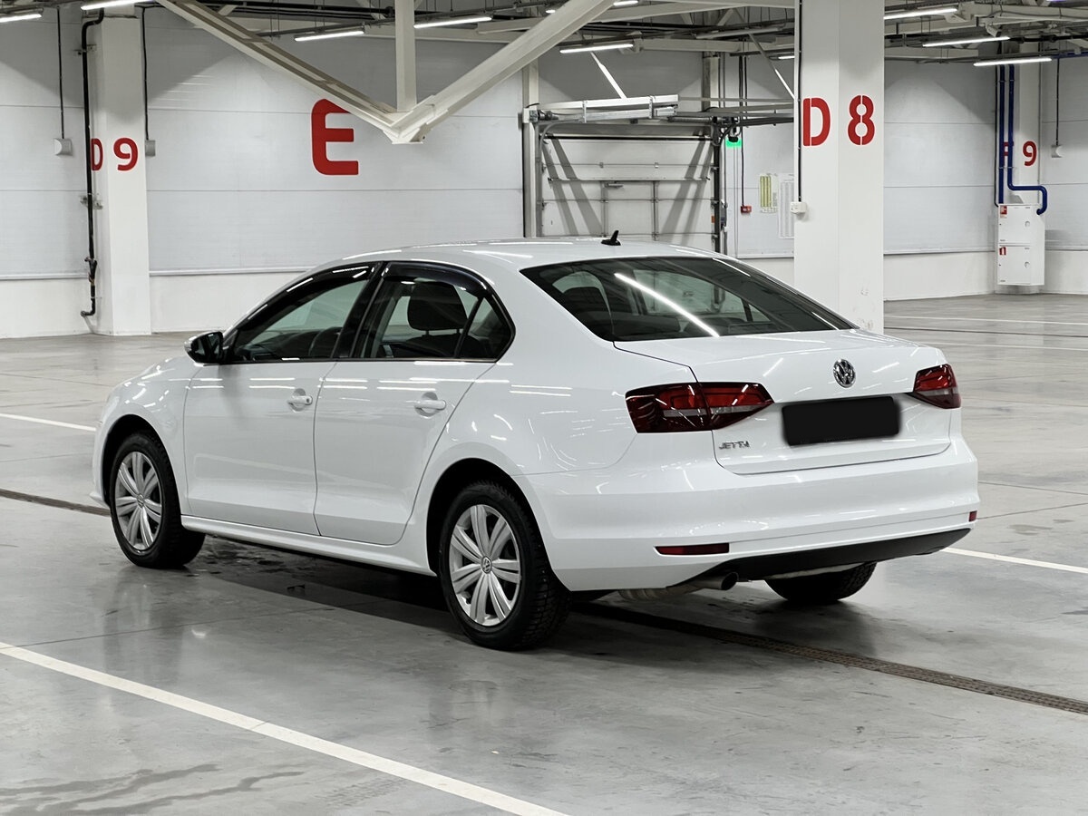 Volkswagen Jetta с пробегом — 2016 год. Фото: #6