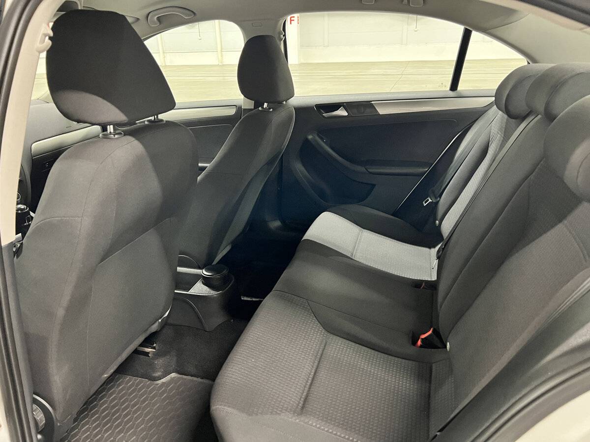 Volkswagen Jetta с пробегом — 2016 год. Фото: #11