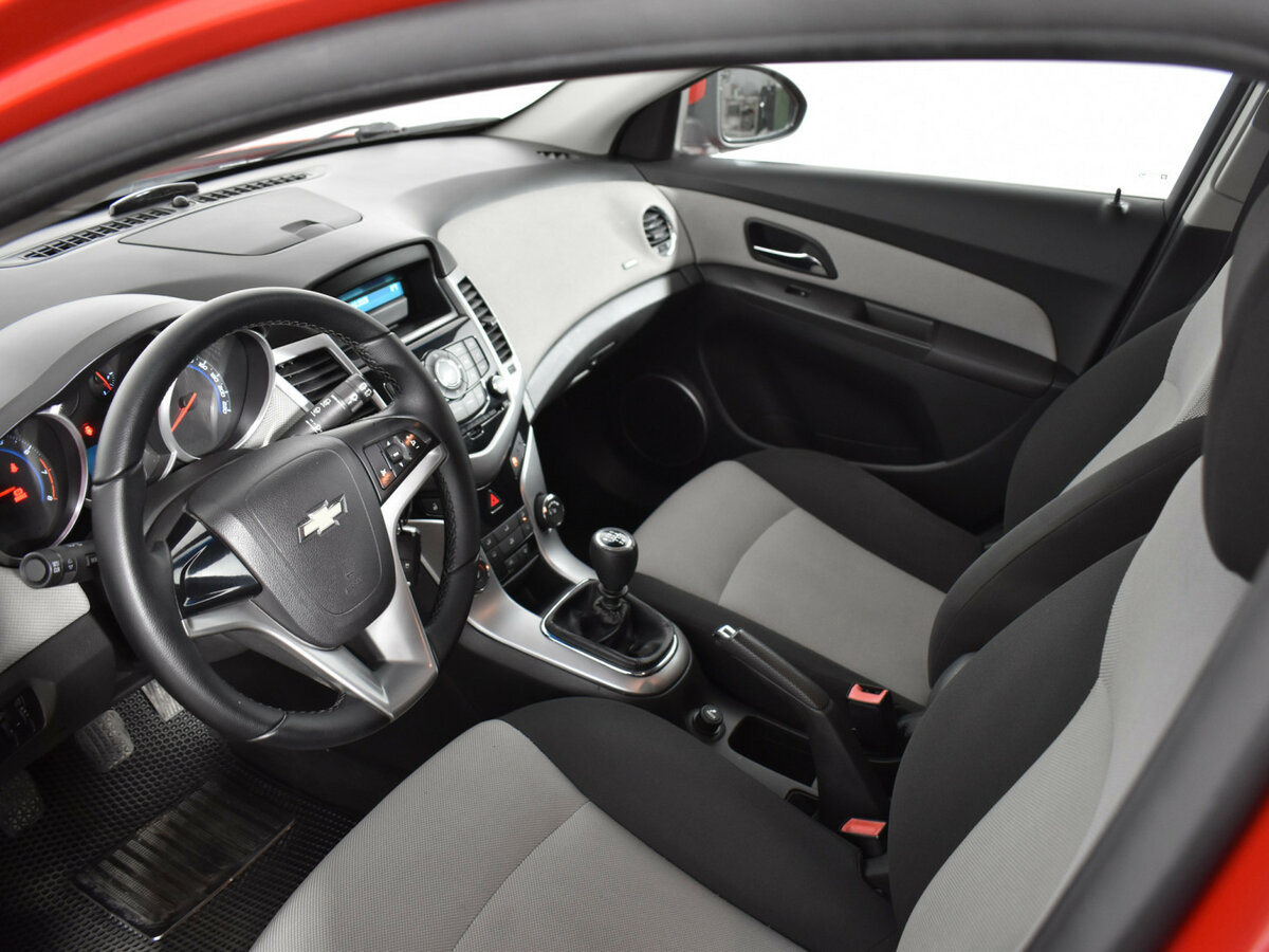 Chevrolet Cruze с пробегом — 2012 год. Фото: #7