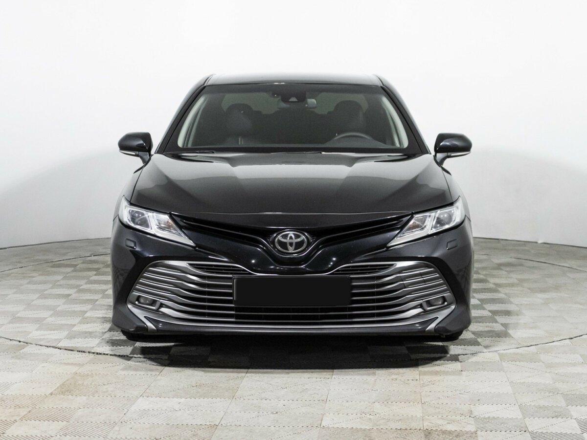 Toyota Camry с пробегом — 2019 год. Фото: #1