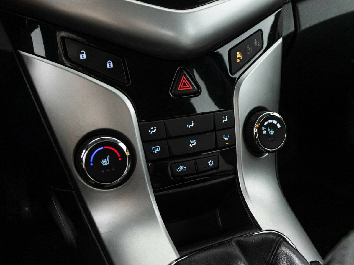 Chevrolet Cruze с пробегом — 2012 год. Фото: #14