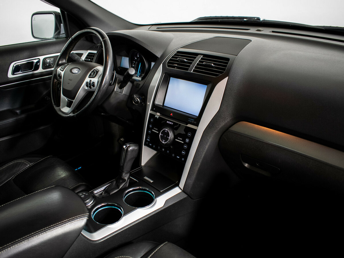 Ford Explorer с пробегом — 2013 год. Фото: #12