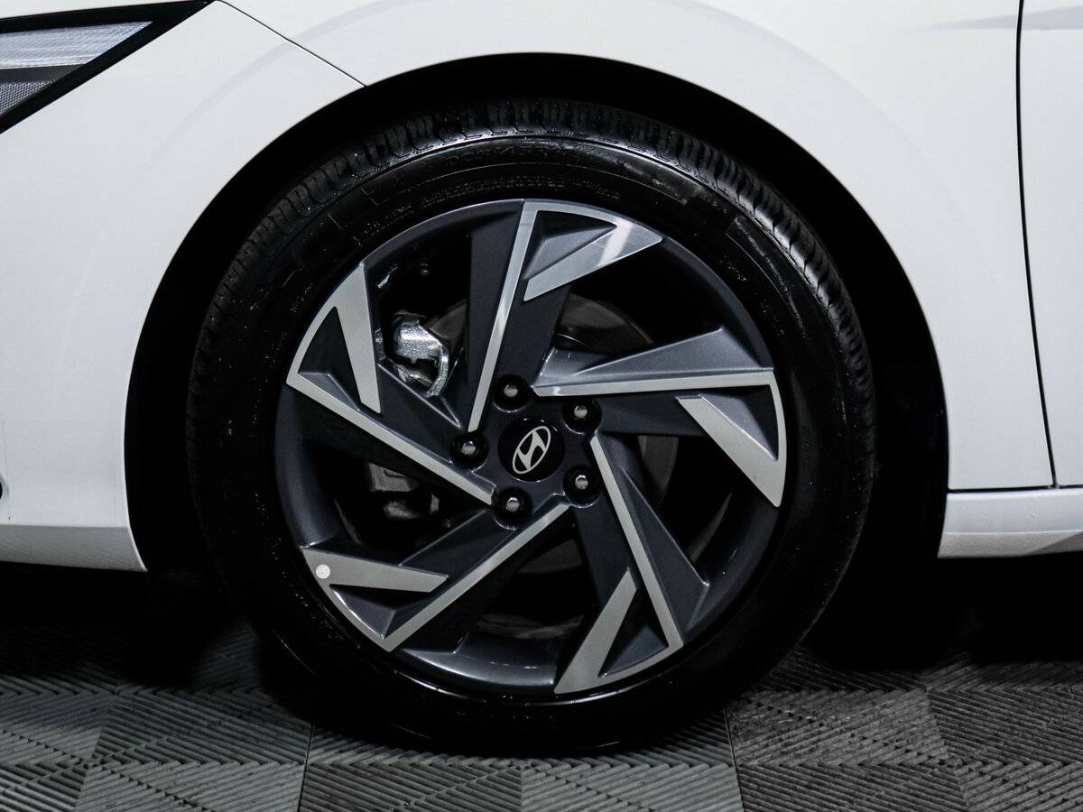 Hyundai Elantra с пробегом — 2024 год. Фото: #11