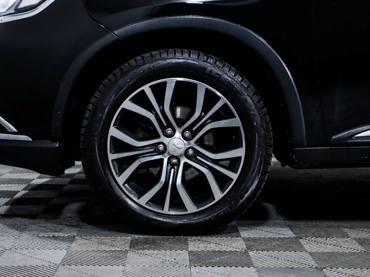 Mitsubishi Outlander с пробегом — 2015 год. Фото: #14