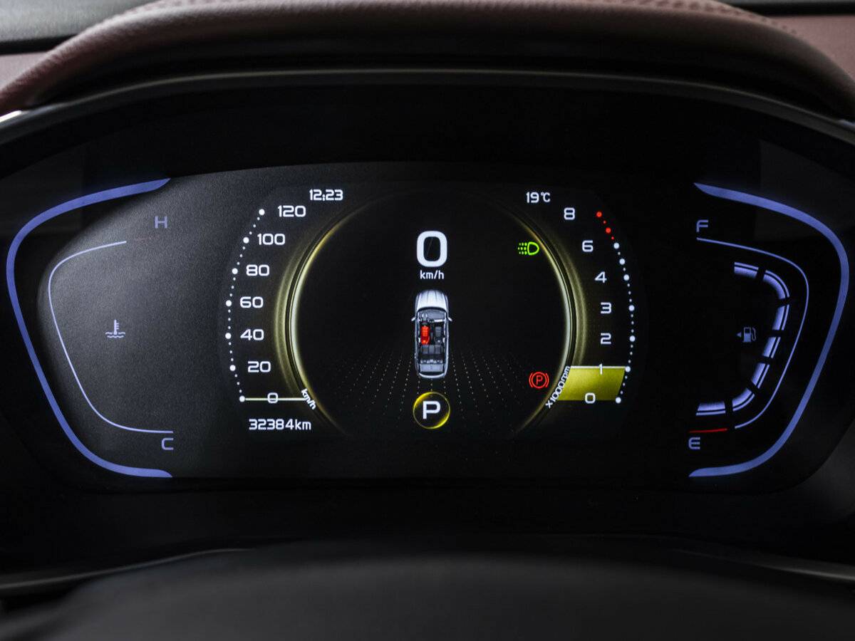 Geely Coolray с пробегом — 2022 год. Фото: #9