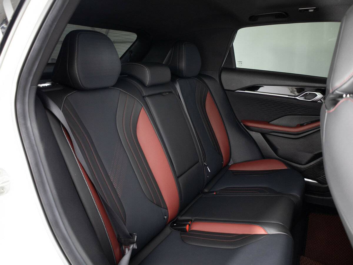 Geely Coolray с пробегом — 2023 год. Фото: #9