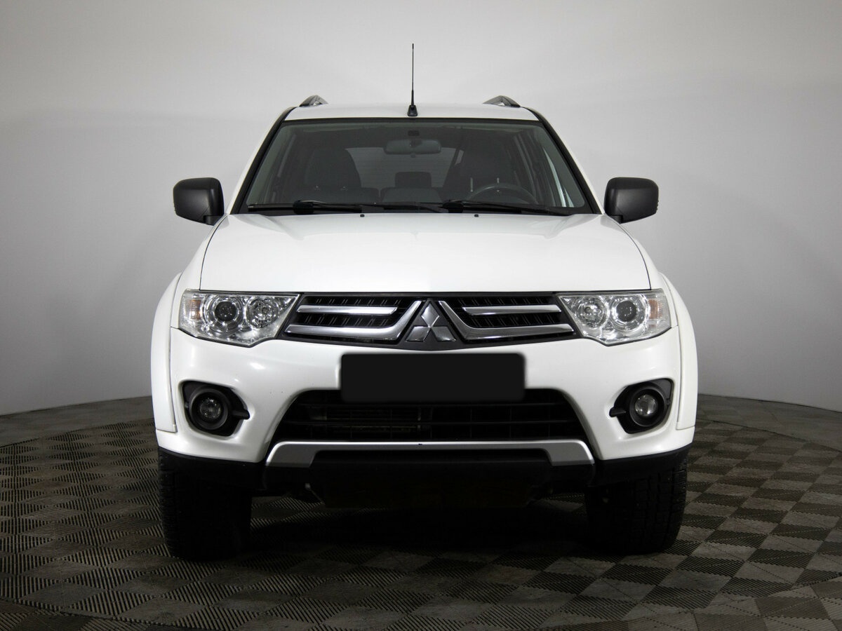 Mitsubishi Pajero Sport с пробегом — 2014 год. Фото: #1