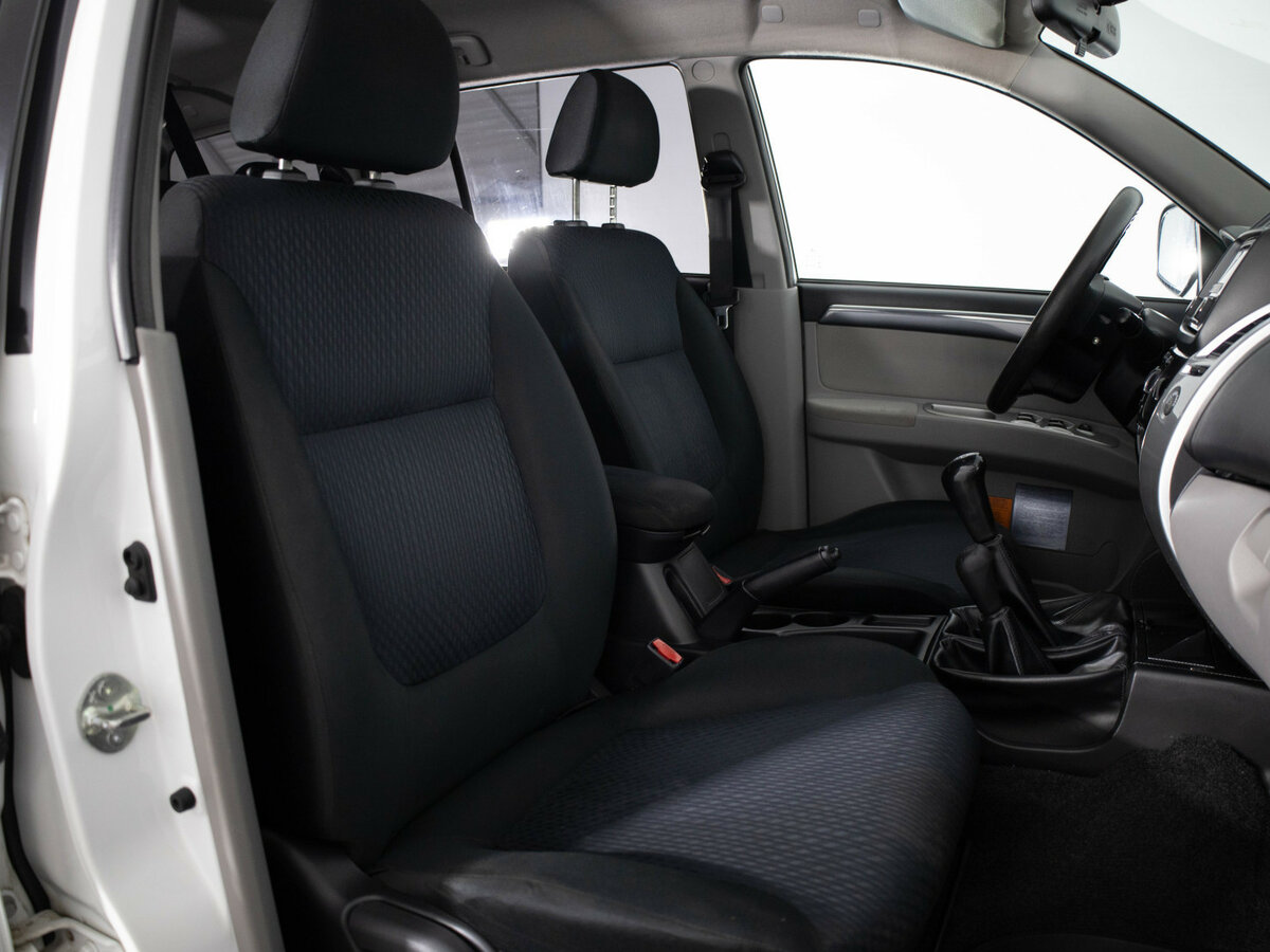 Mitsubishi Pajero Sport с пробегом — 2014 год. Фото: #16