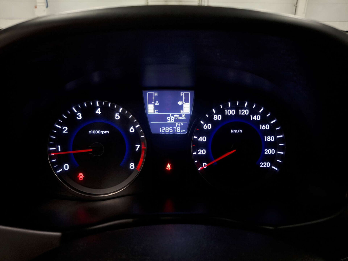 Hyundai Solaris с пробегом — 2016 год. Фото: #12