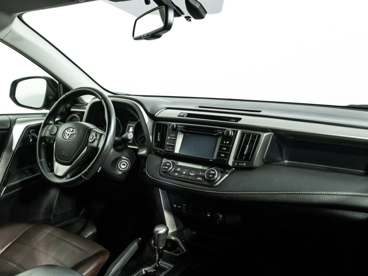 Toyota RAV4 с пробегом — 2016 год. Фото: #6