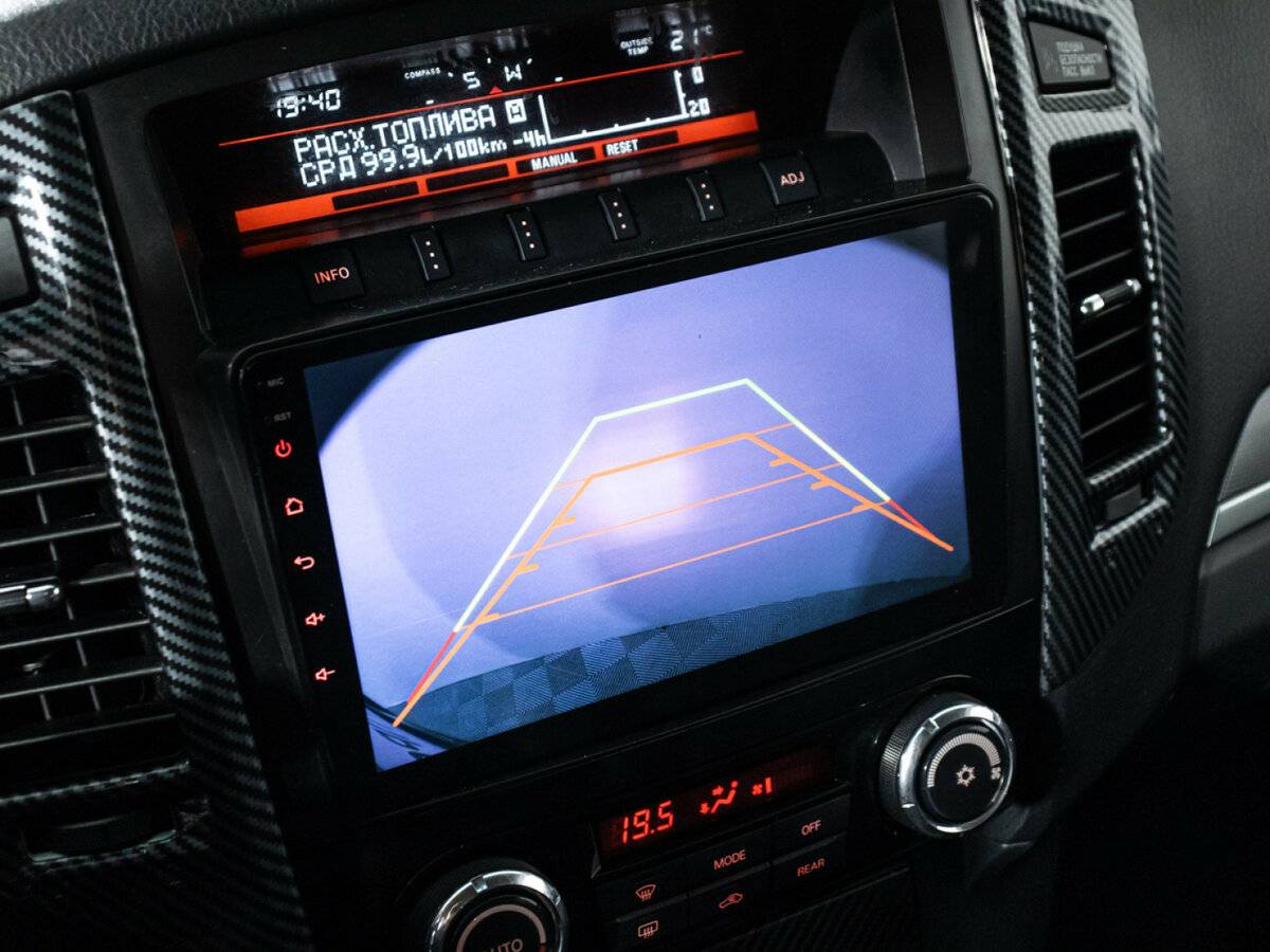 Mitsubishi Pajero с пробегом — 2015 год. Фото: #13