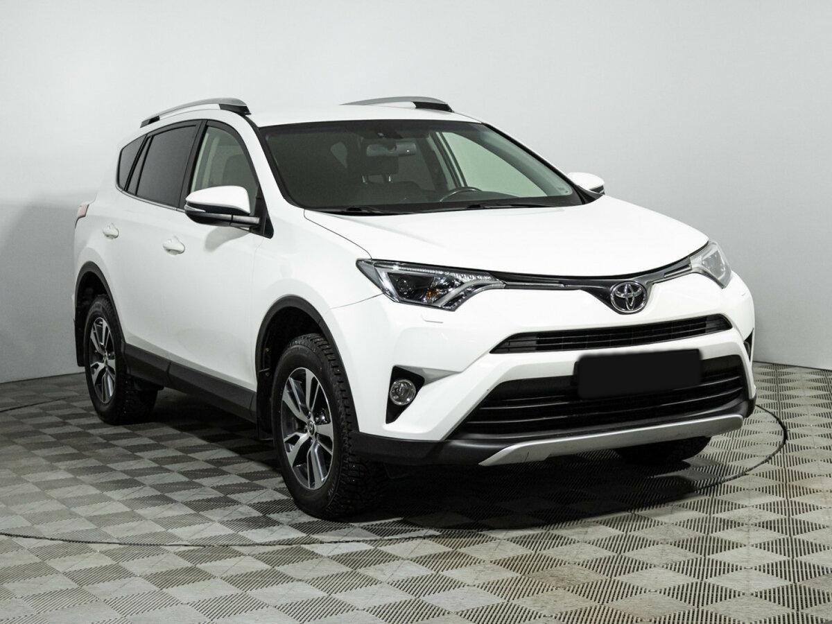 Toyota RAV4 с пробегом — 2016 год. Фото: #2