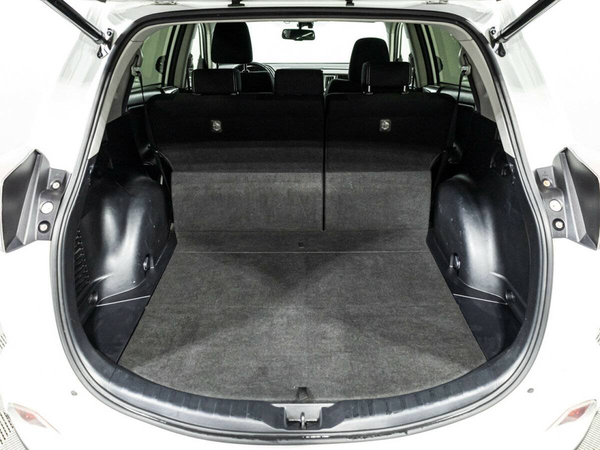 Toyota RAV4 с пробегом — 2016 год. Фото: #11