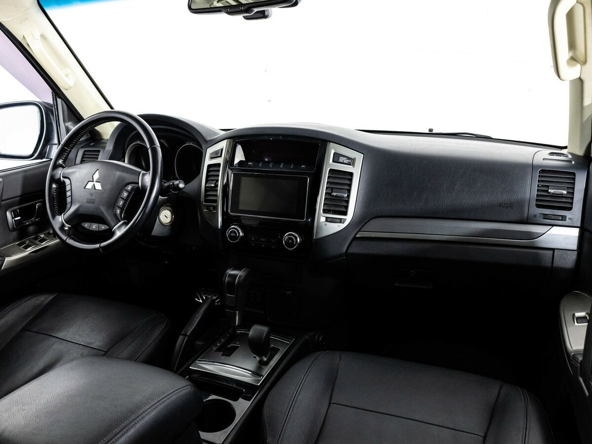 Mitsubishi Pajero с пробегом — 2017 год. Фото: #9