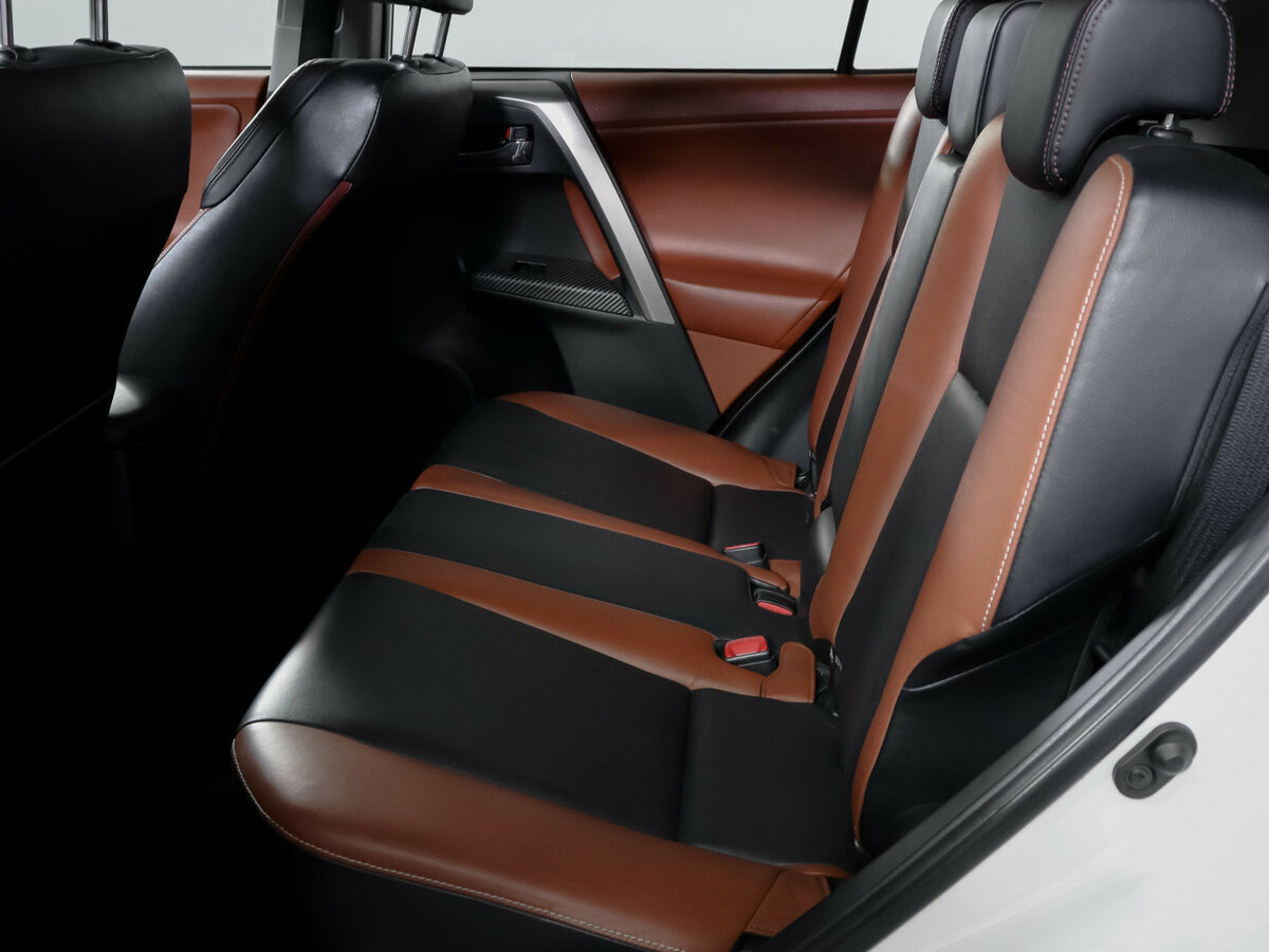 Toyota RAV4 с пробегом — 2013 год. Фото: #9