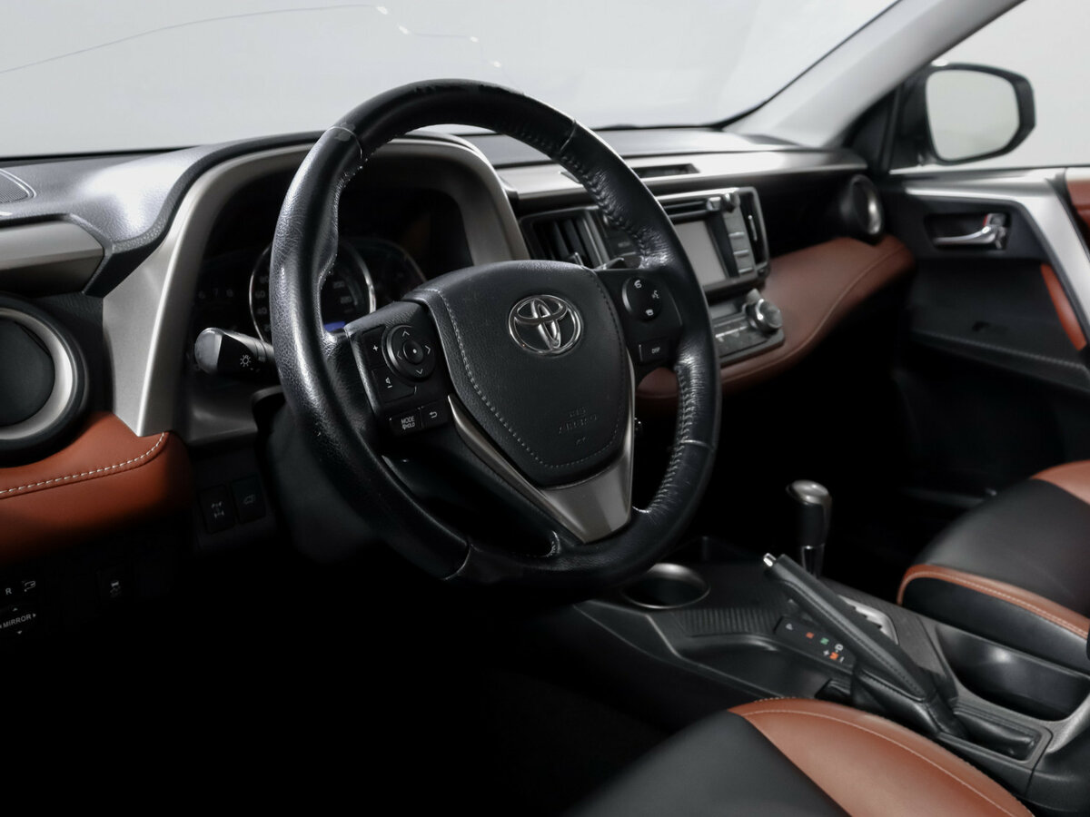 Toyota RAV4 с пробегом — 2013 год. Фото: #13