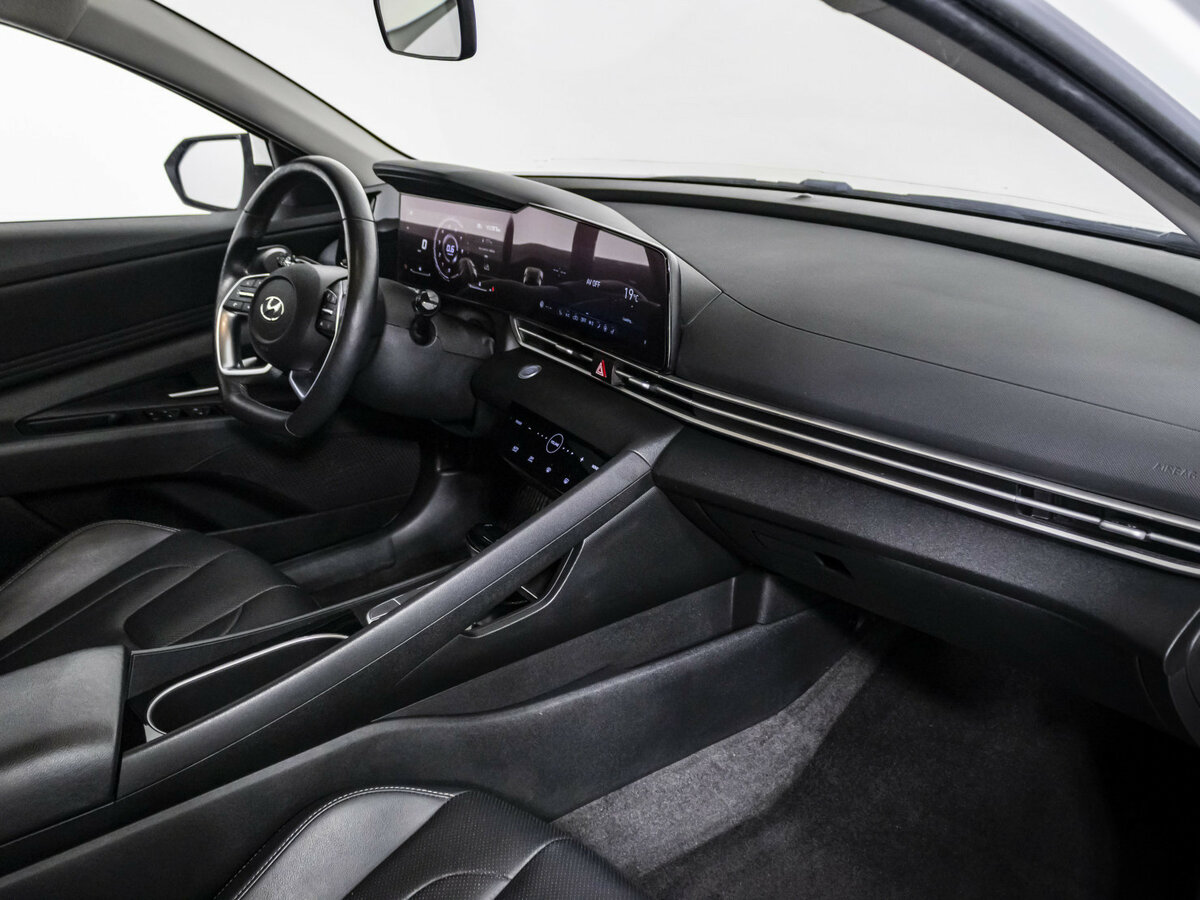 Hyundai Elantra с пробегом — 2021 год. Фото: #6