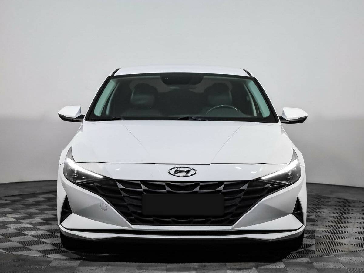 Hyundai Elantra с пробегом — 2021 год. Фото: #1