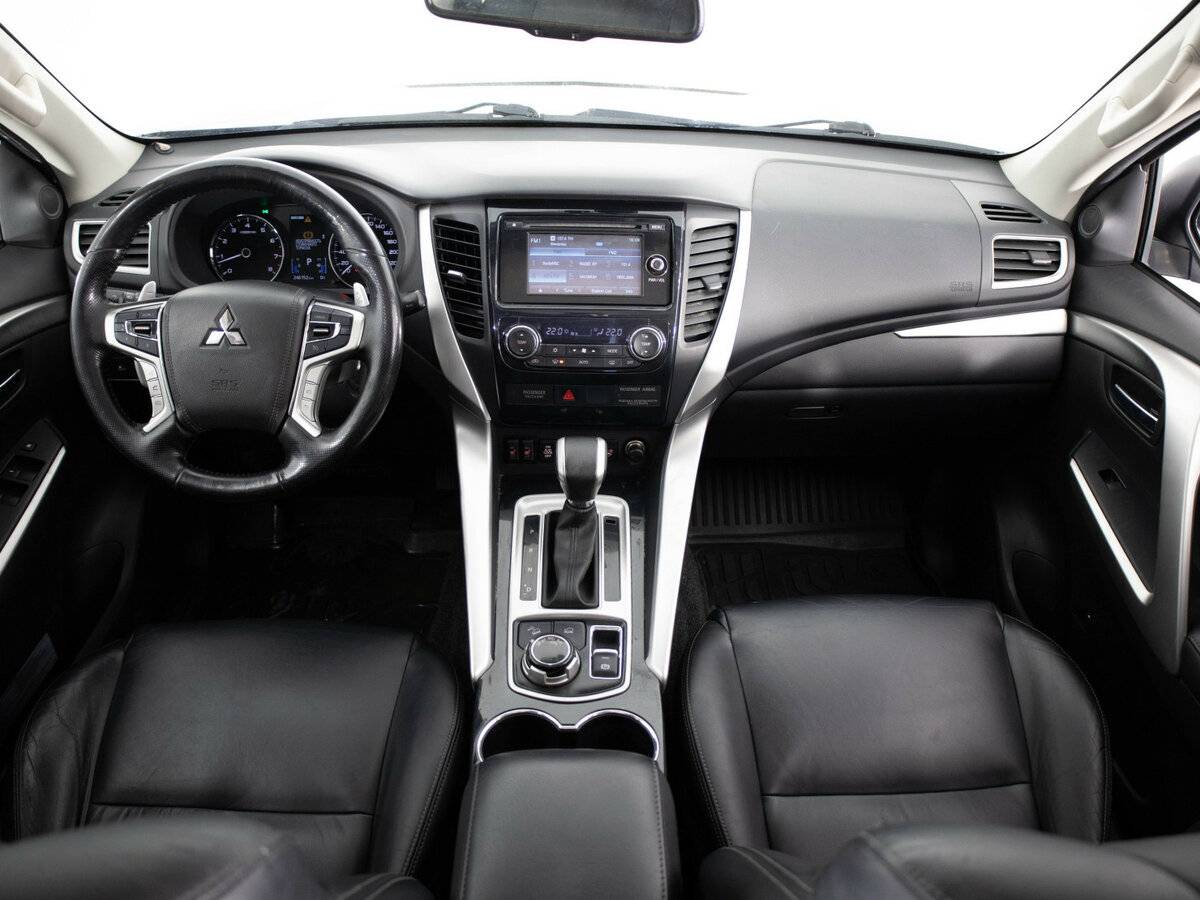 Mitsubishi Pajero Sport с пробегом — 2016 год. Фото: #4