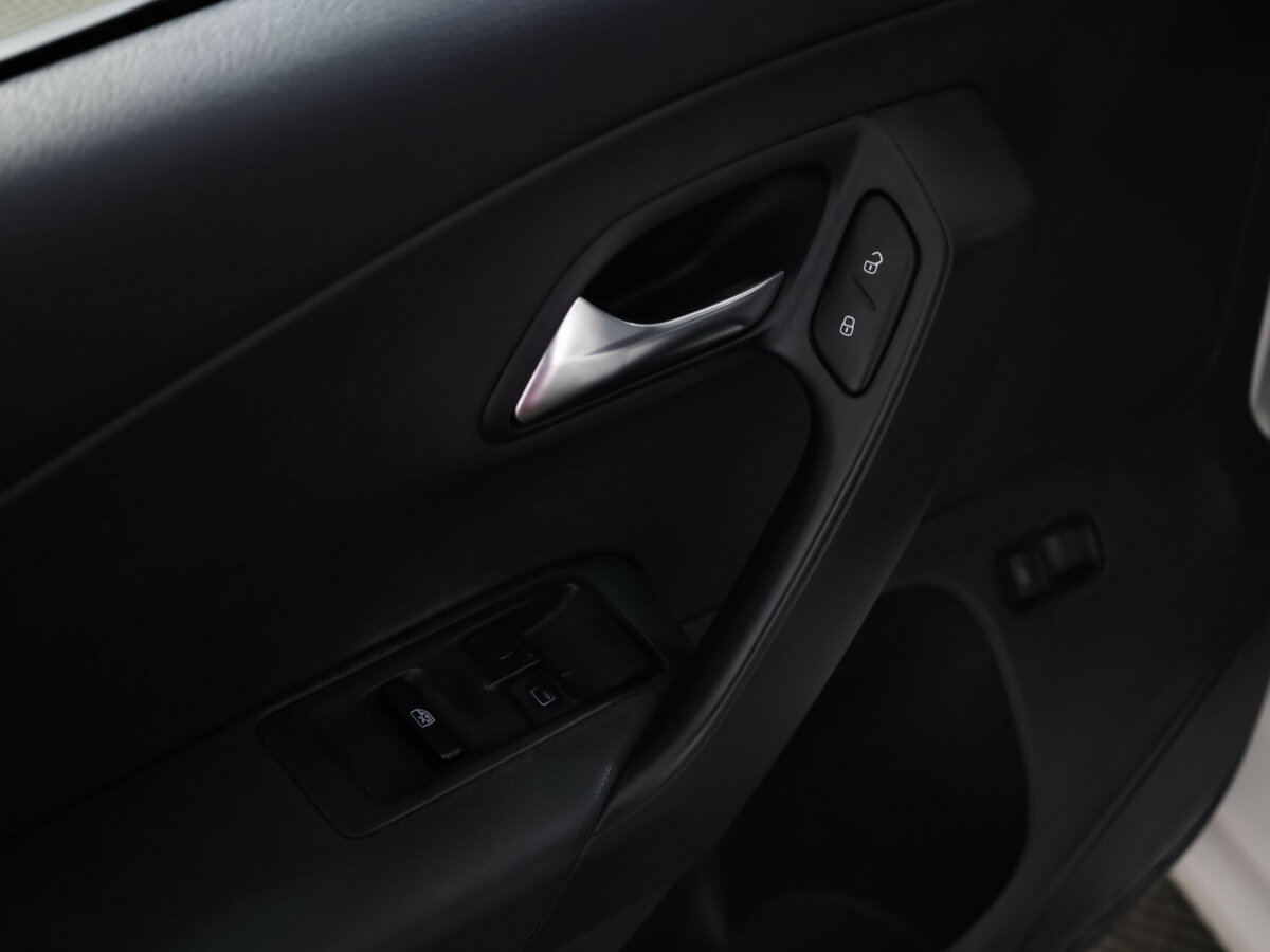 Volkswagen Polo с пробегом — 2018 год. Фото: #10