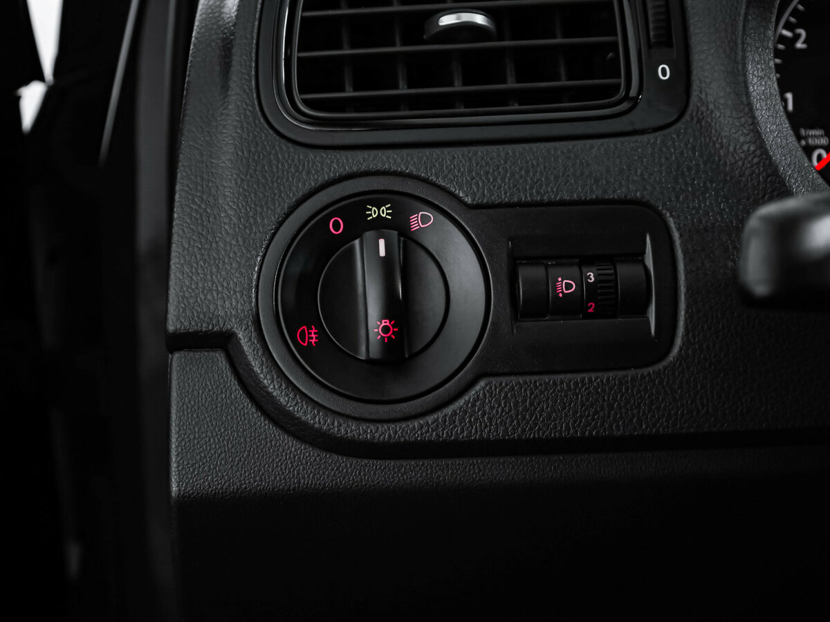 Volkswagen Polo с пробегом — 2018 год. Фото: #13