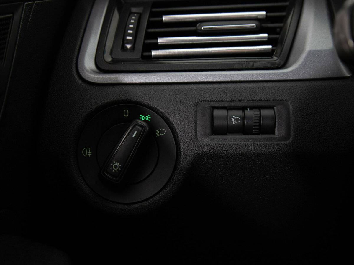 Skoda Rapid с пробегом — 2019 год. Фото: #12