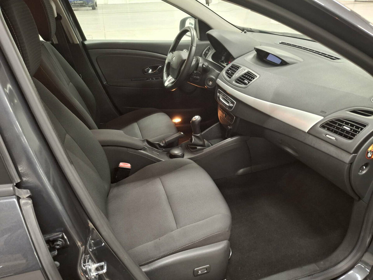 Renault Fluence с пробегом — 2012 год. Фото: #10