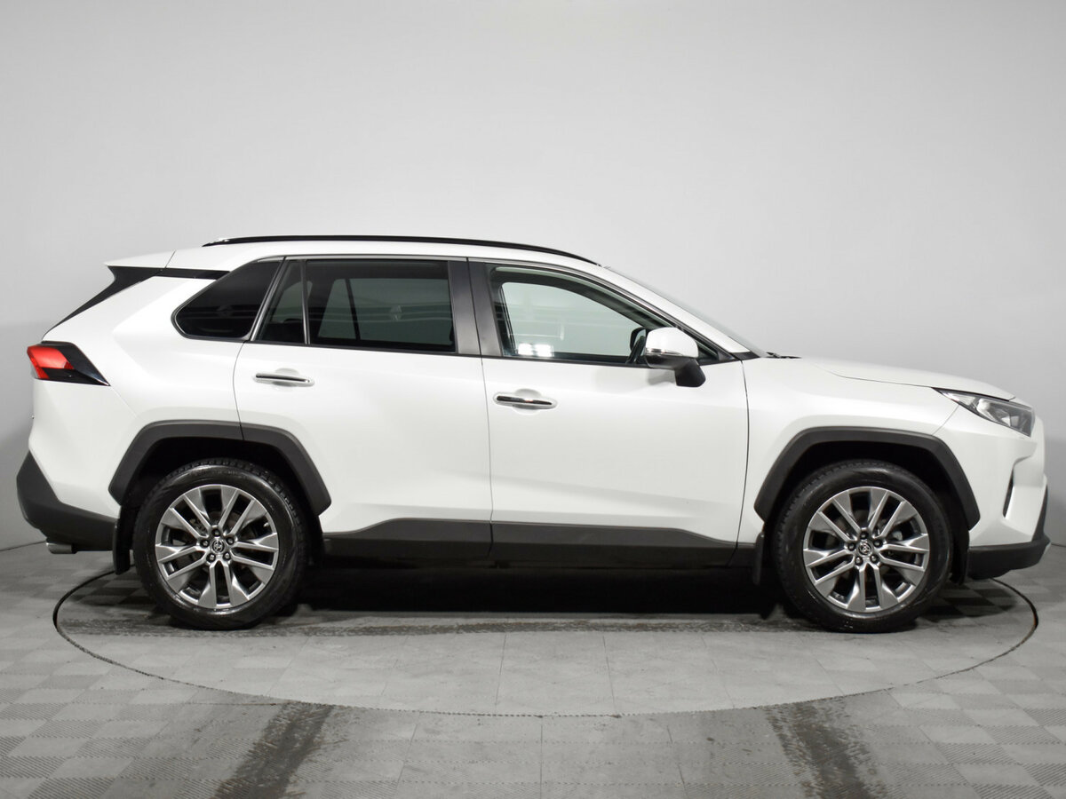 Toyota RAV4 с пробегом — 2019 год. Фото: #3